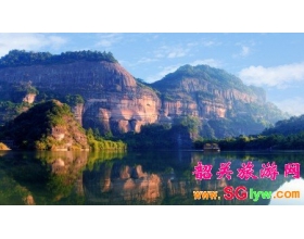 丹霞山锦岩赤壁
