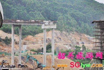 韶赣高速马坝互通立交发生倒塌