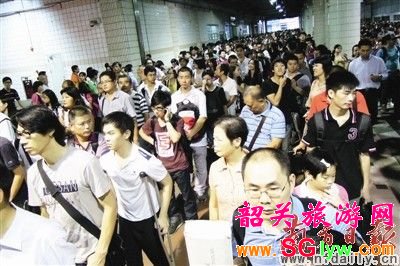 2011国庆韶关旅游京珠高速出现大量车流
