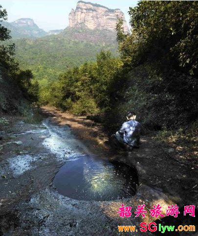 韶关丹霞山发现罕见壶穴地貌