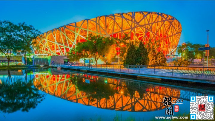 升旗—八达岭长城—奥林匹克公园—速滑馆“冰丝带”外景—鸟巢及水立方外景