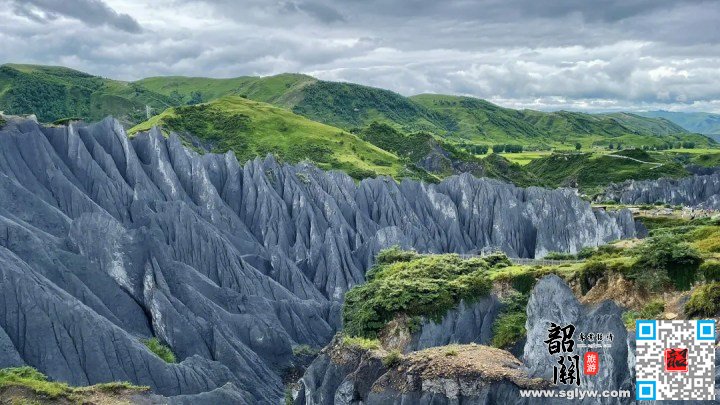色达—佛学院—道孚县—墨石公园—塔公草原—鱼子西—新都桥