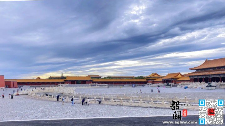 升旗仪式—天安门广场—毛主席纪念堂—故宫—北京京味菜(烤鸭)—天坛公园—什刹海